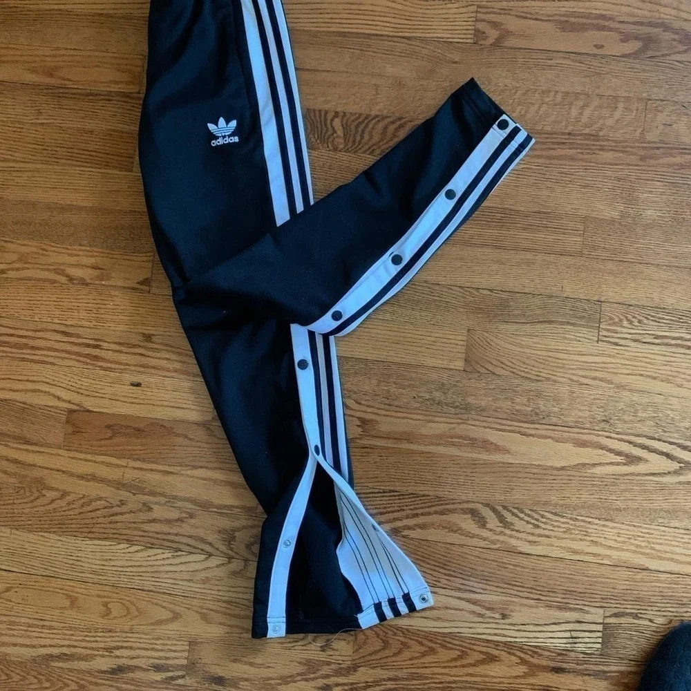 Adidas joggers like new - Picture 3 of 3